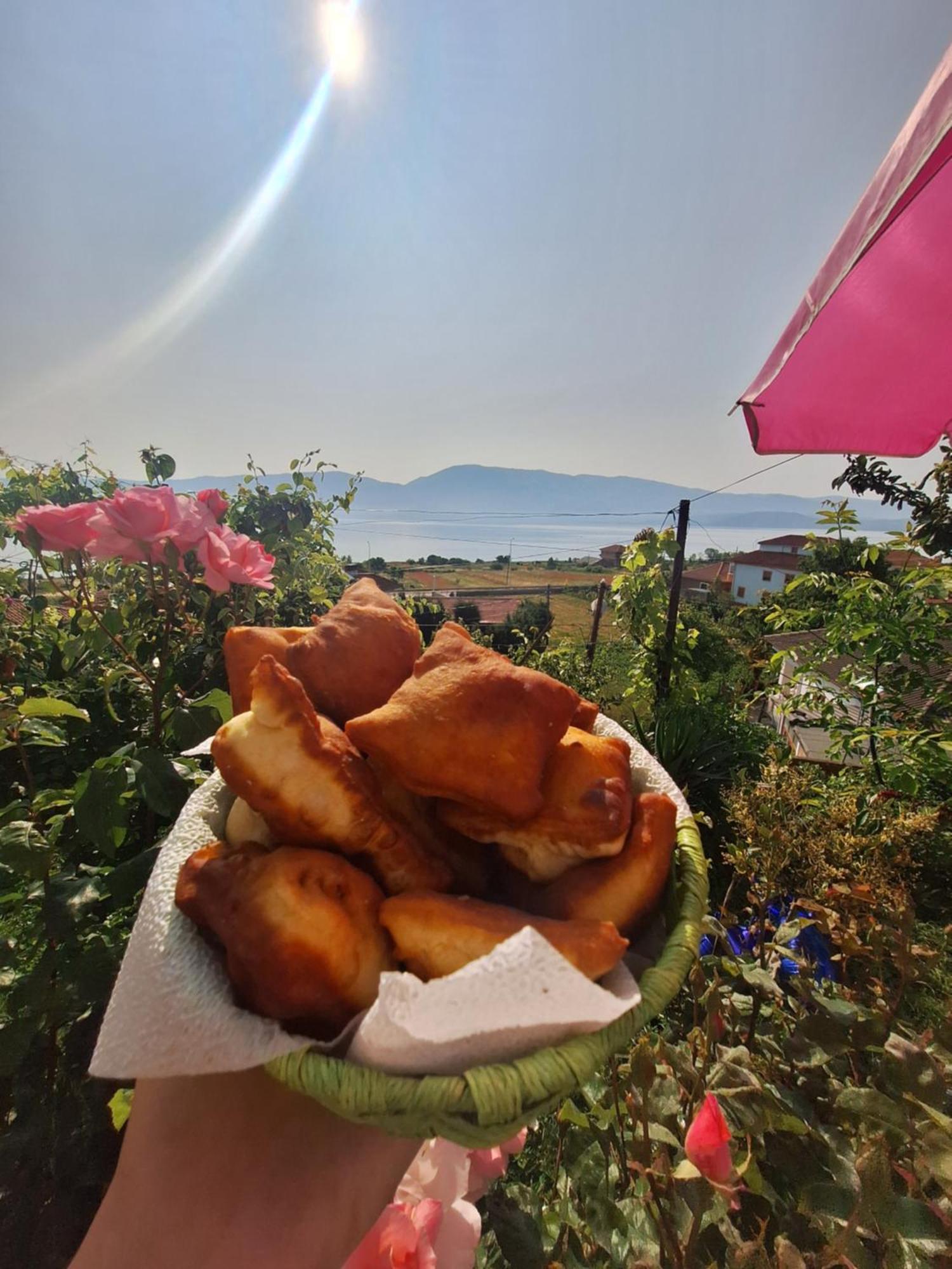 Taku Wonderful View Of Ohrid Villaer Udenisht